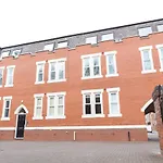 Chester Stays - Lovely Apartment In The Heart Of Chester With Free Parking