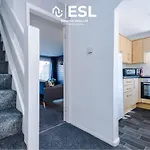3 Bedroom House With Garden And Driveway Parking - Less Than 10 Mins From Chester City Centre