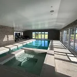 Four Bedroom House With Private Pool - Stunning Countryside Location With Parking Close To Chester City Centre