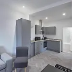 Belvilla Crewe City Centre Hotel Family Room 4