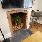 Modern One Bed Apartment, By Kipz City Centre Chester - Amazing Location & Quiet!