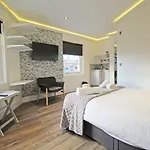 Grosvenor Studios 5 - Modern Central Studio - City Centre Location