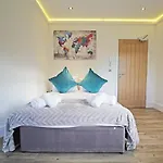 Grosvenor Studios 5 - Modern Central Studio - City Centre Location