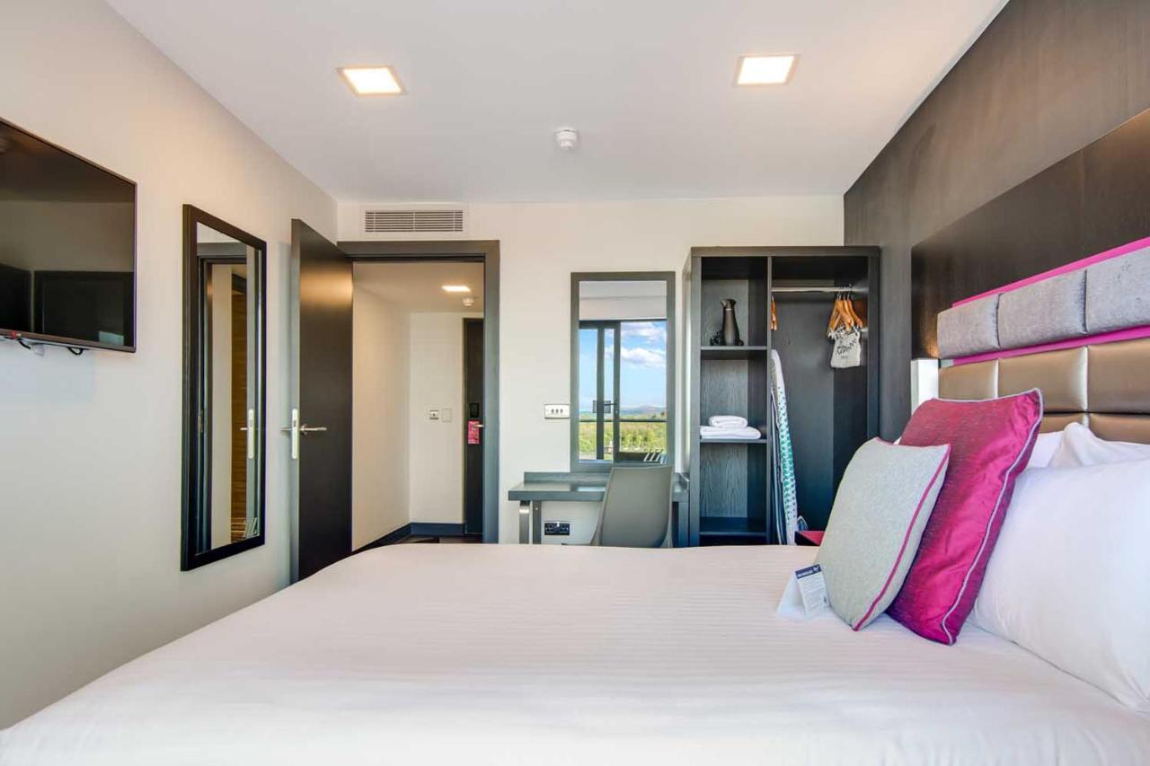Roomzzz Aparthotel