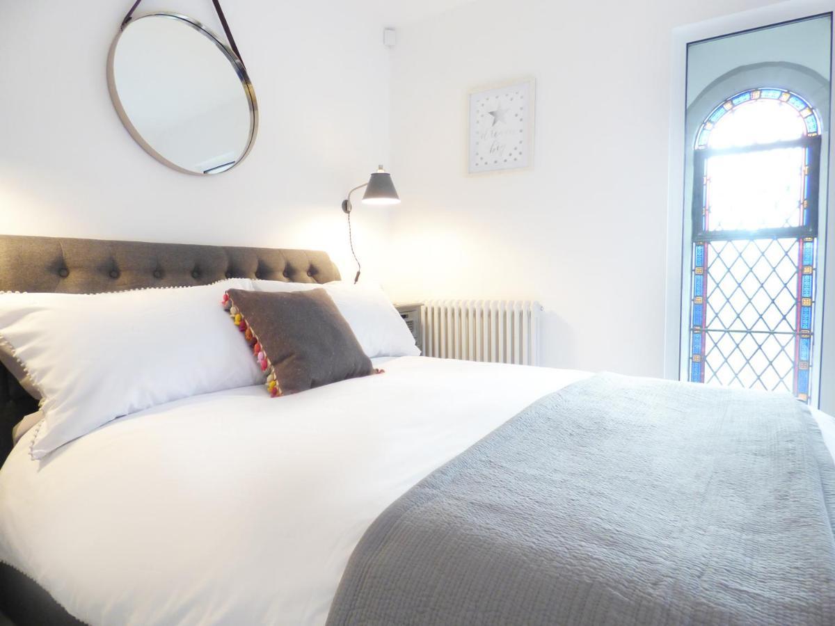 1 Chapel Place *