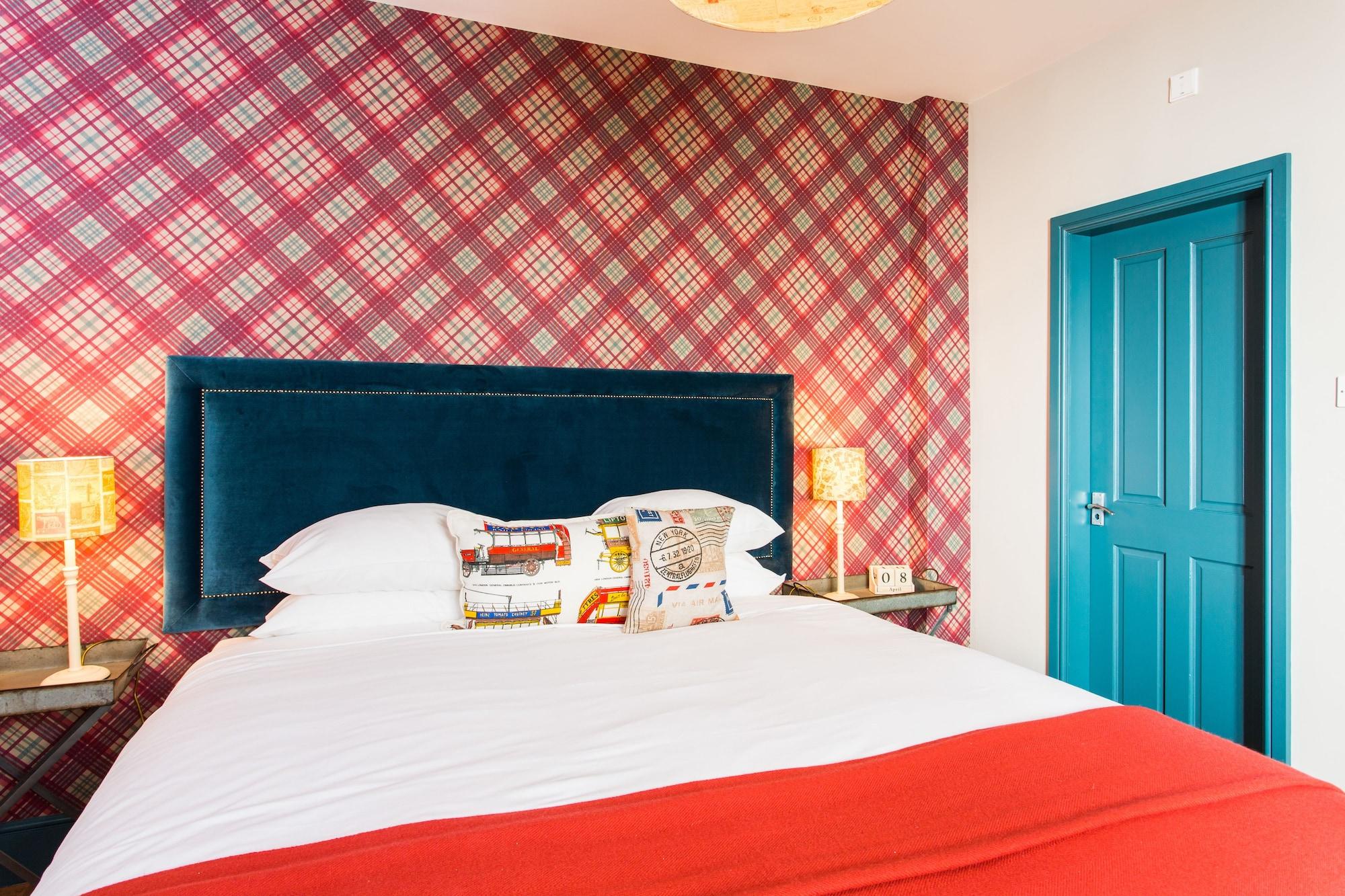 Oddfellows & 4*