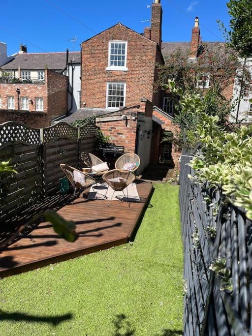 18th Century Townhouse In City Centre *
