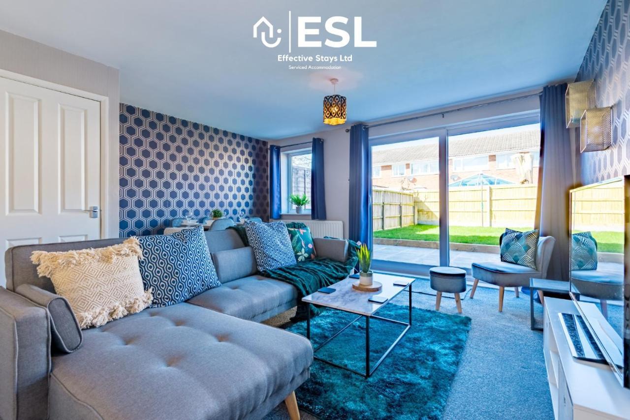 Apartment 3 Bedroom House With Garden And Driveway Parking - Less Than 10 Mins From Centre *