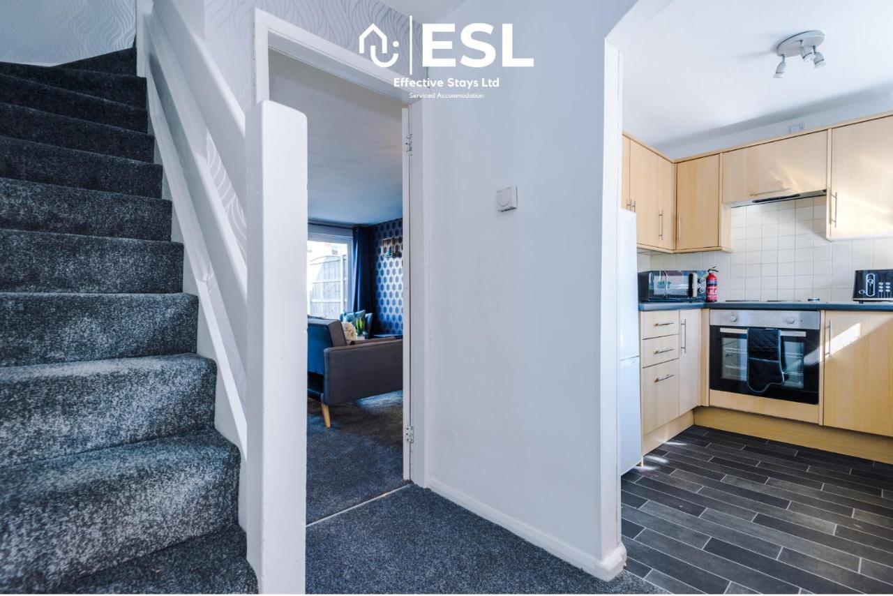 3 Bedroom House With Garden And Driveway Parking - Less Than 10 Mins From Centre * Chester