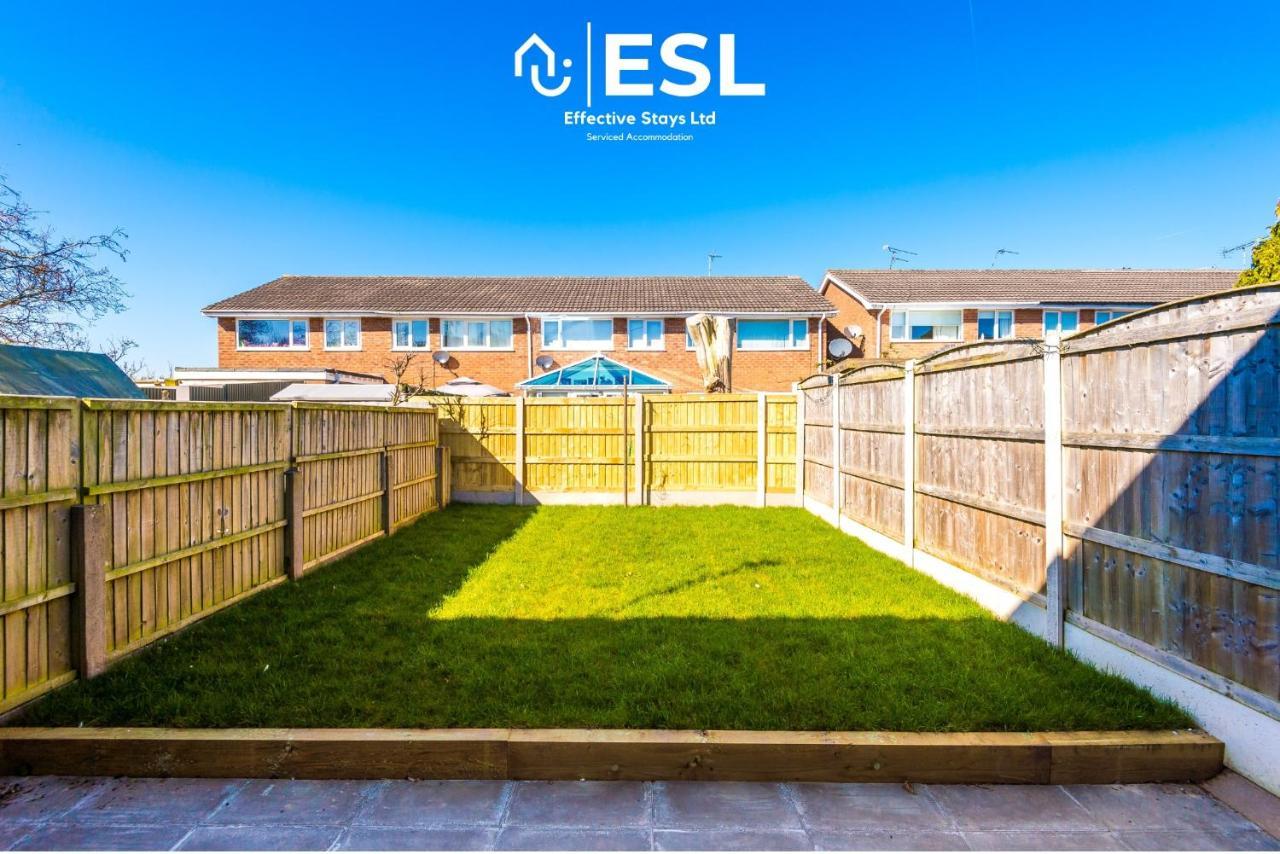 3 Bedroom House With Garden And Driveway Parking - Less Than 10 Mins From Centre Apartment