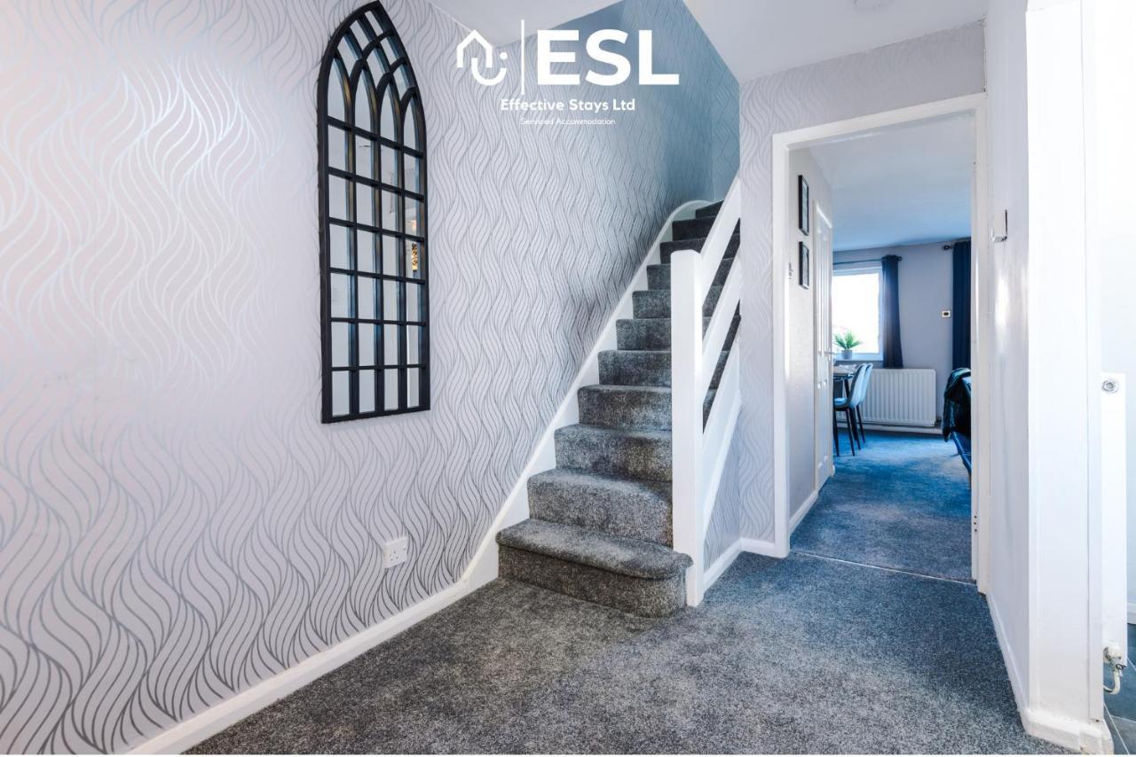 Apartment 3 Bedroom House With Garden And Driveway Parking - Less Than 10 Mins From Centre *