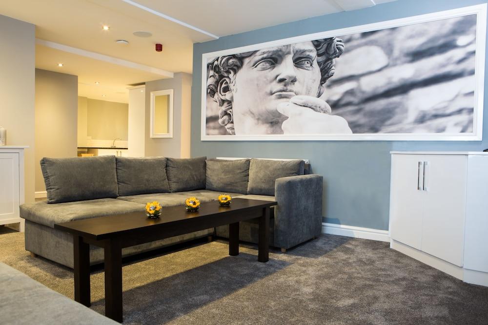 The Townhouse 3*
