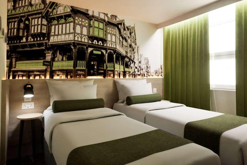 Super 8 East Hotel *