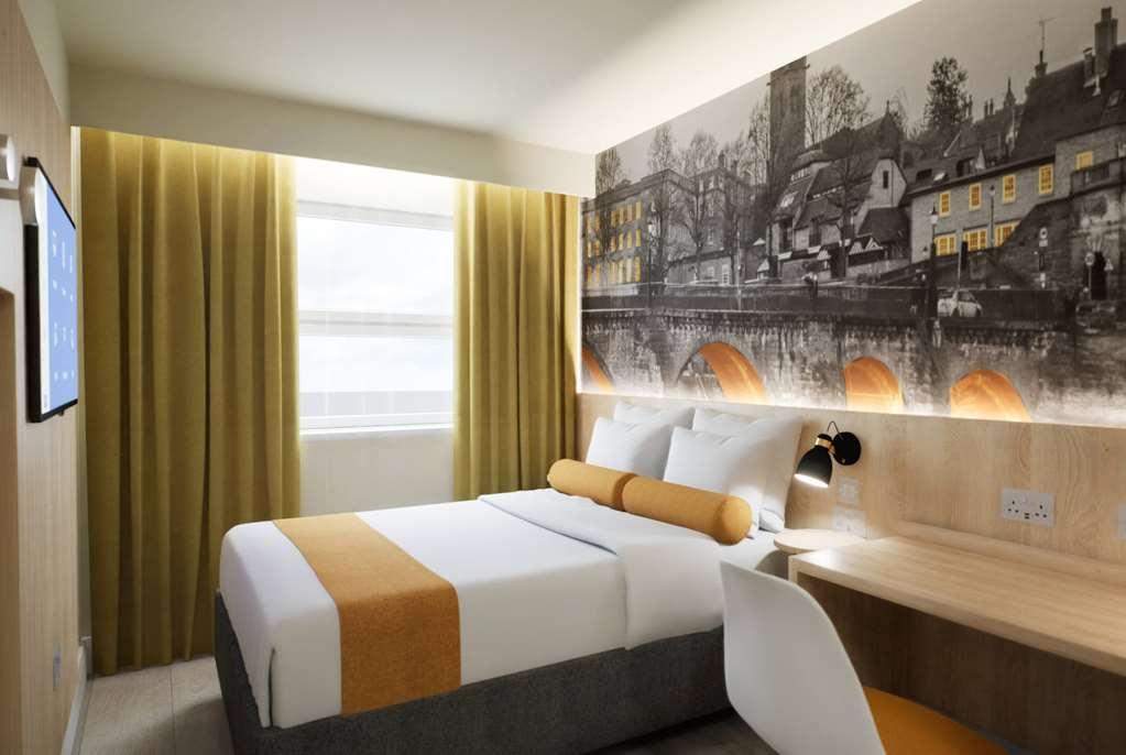 Super 8 East Hotel *