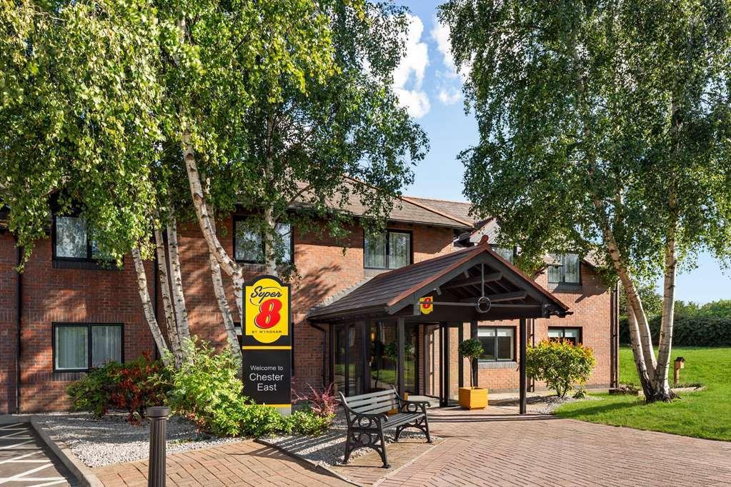 Super 8 East Chester
