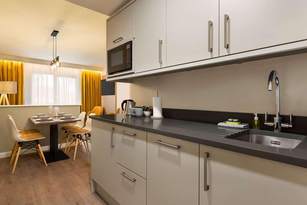 Super 8 East * Chester