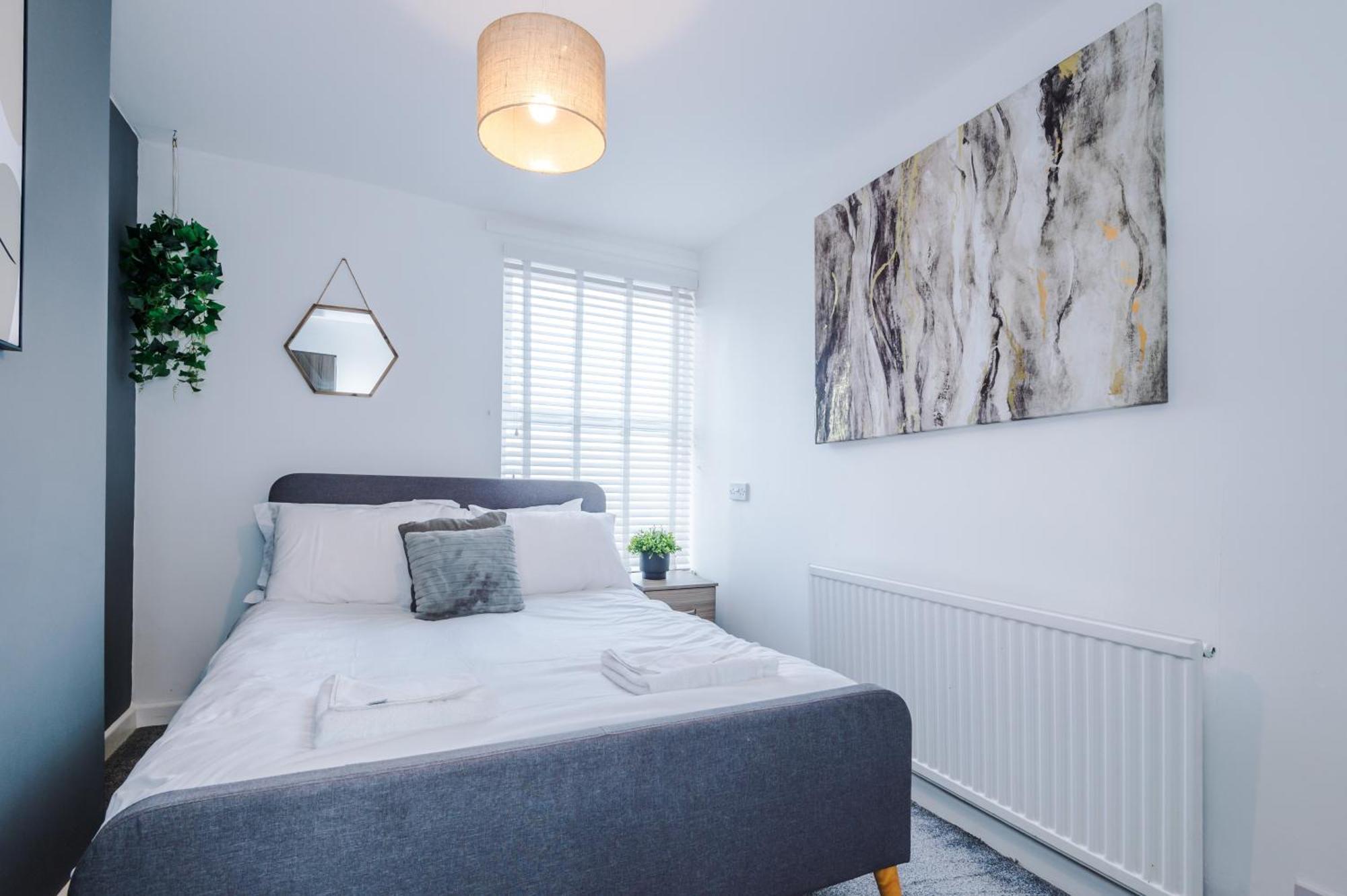 Large 7 Bedroom Town House In Centre Holiday home