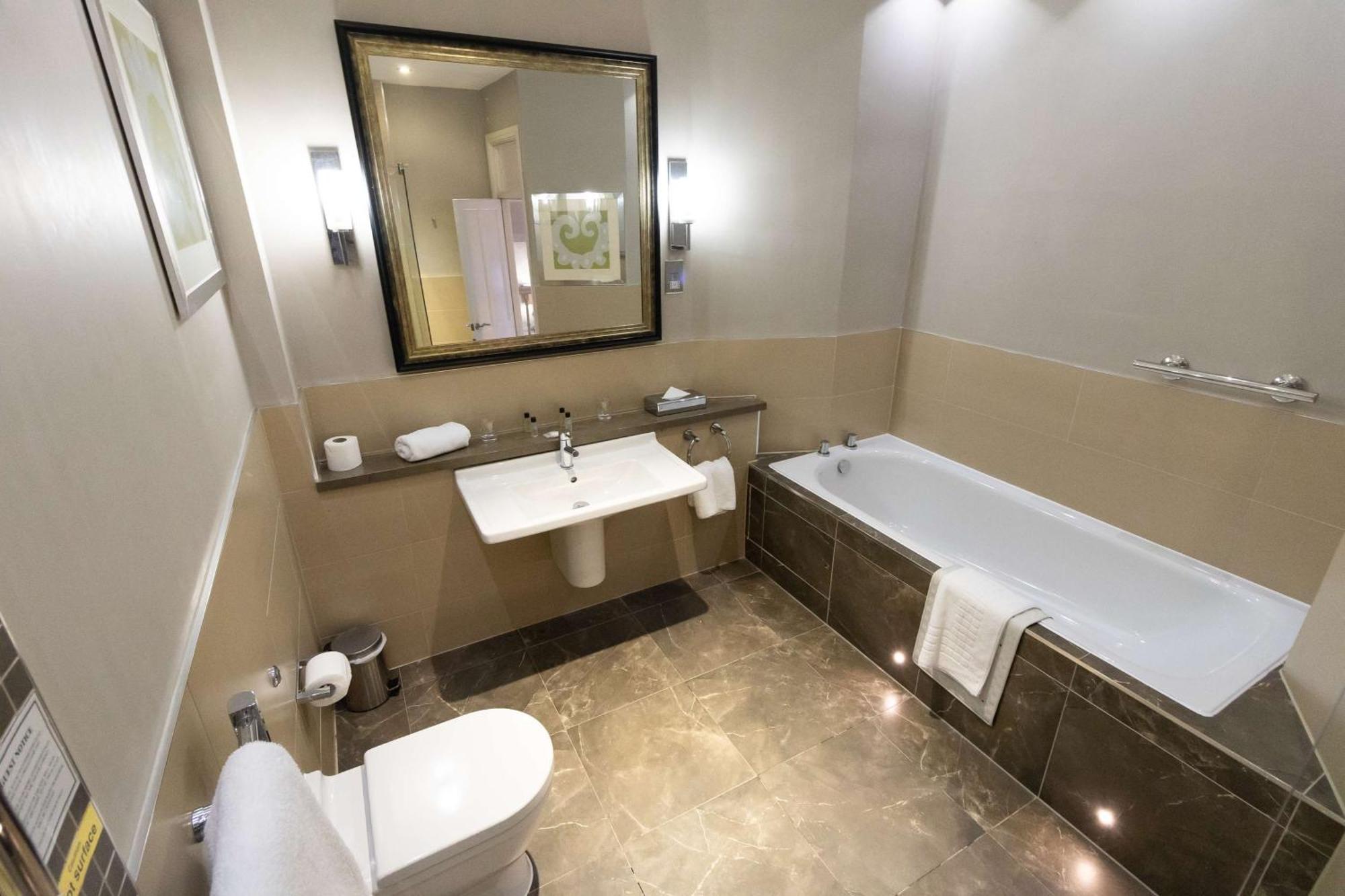 Hotel Crabwall Manor & - Bw Signature Collection 4*