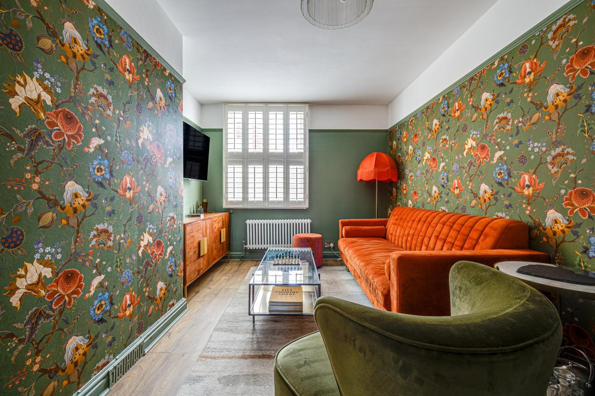 Insta-worthy Loft On Historic Rows, Sleeps 4 & Free Parking