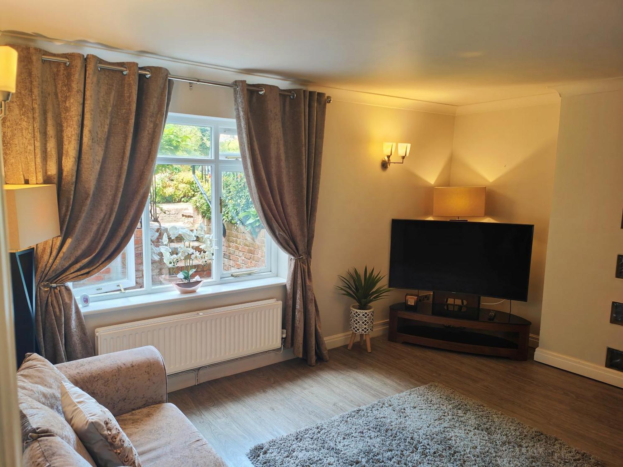 Apartment - With Free Parking *
