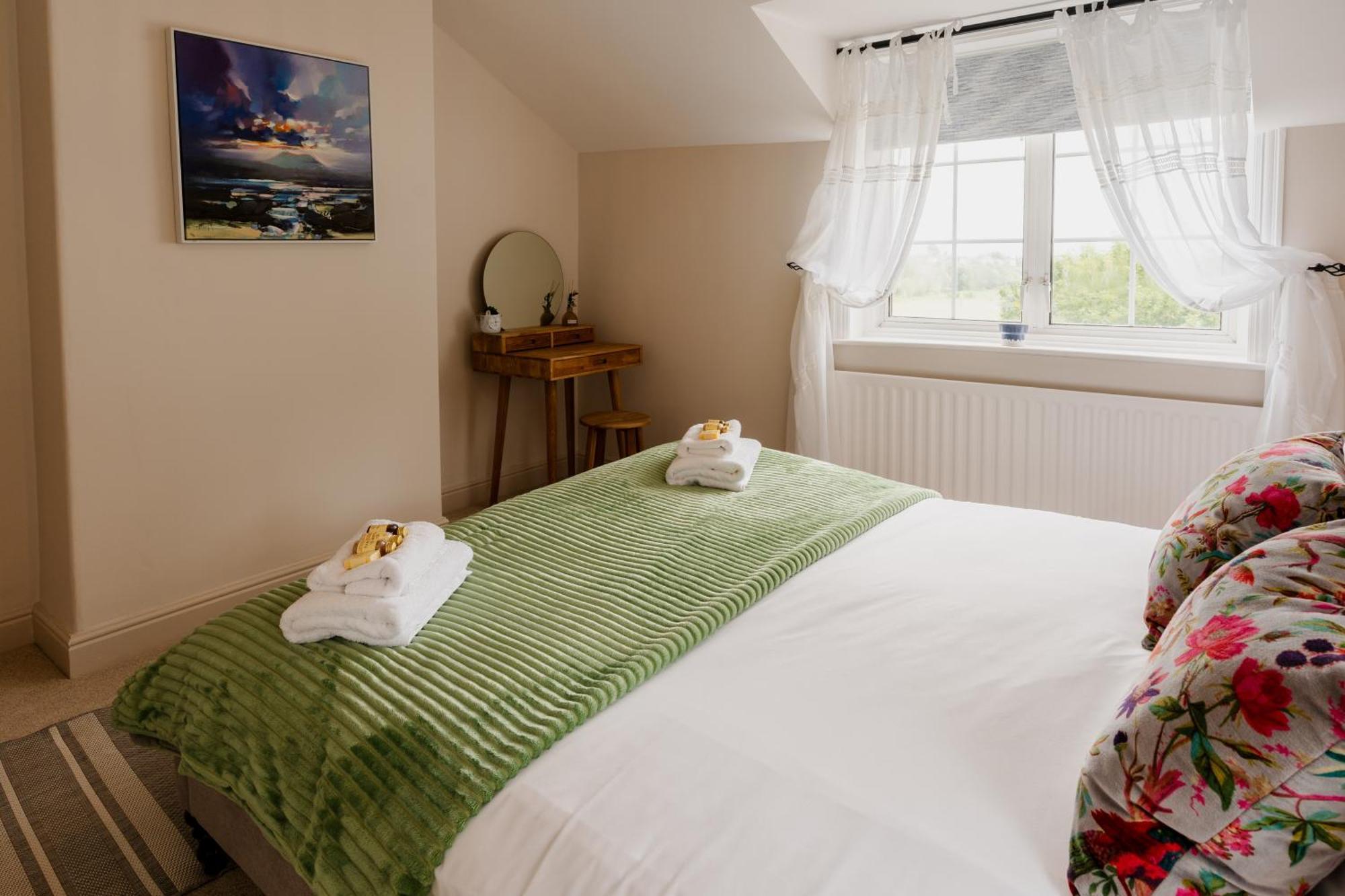 Well Presented 2 Bedroom With Great River Views Holiday home