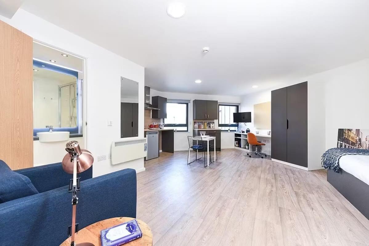 For Students Only Ensuites At The Towpath In Apartment *