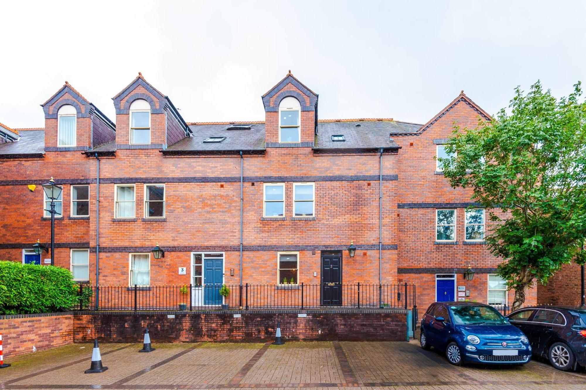 Centre Free Parking And Luxury Finishes