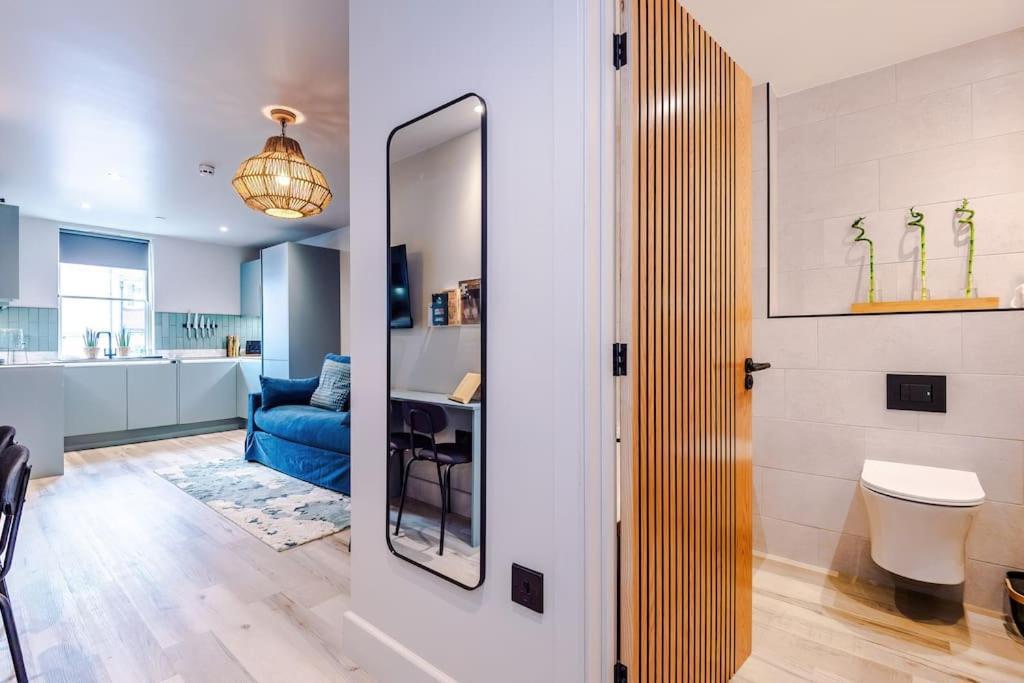 Elegant 2b Retreat Centre With Secure Parking Apartment Chester