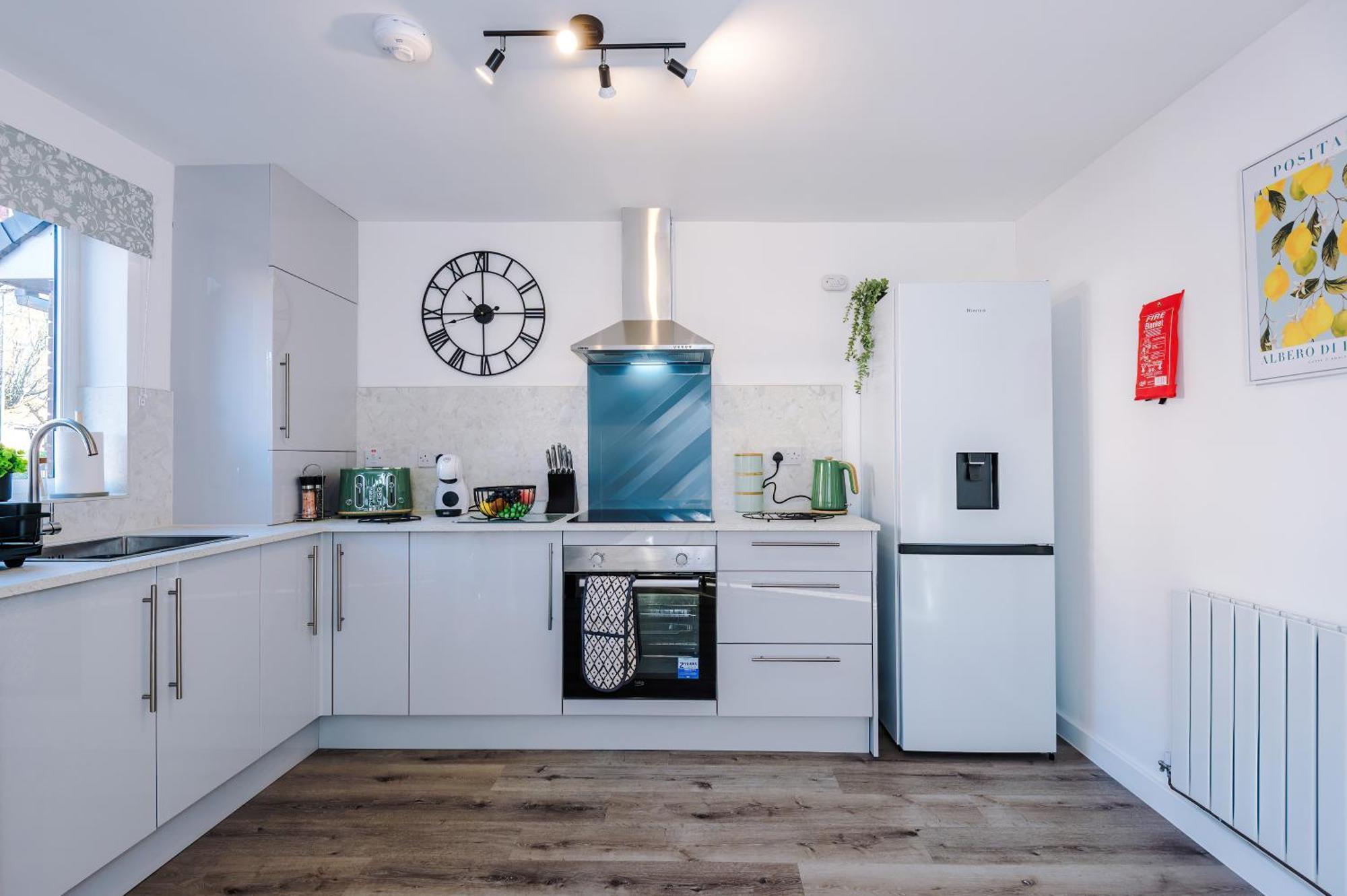 Lovely 2 Bed House In By 53 Degrees Property, Ideal For Business, Free Parking! Holiday home