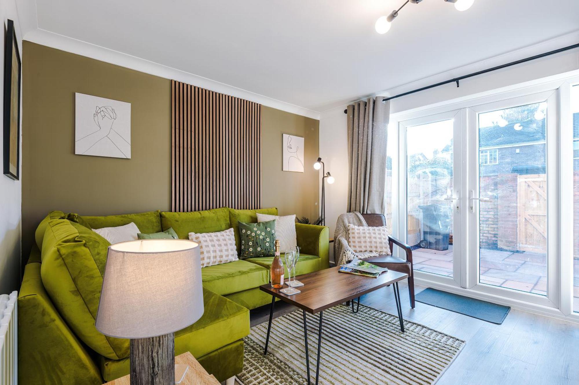 Lovely 2 Bed House In By 53 Degrees Property, Ideal For Business, Free Parking! Holiday home