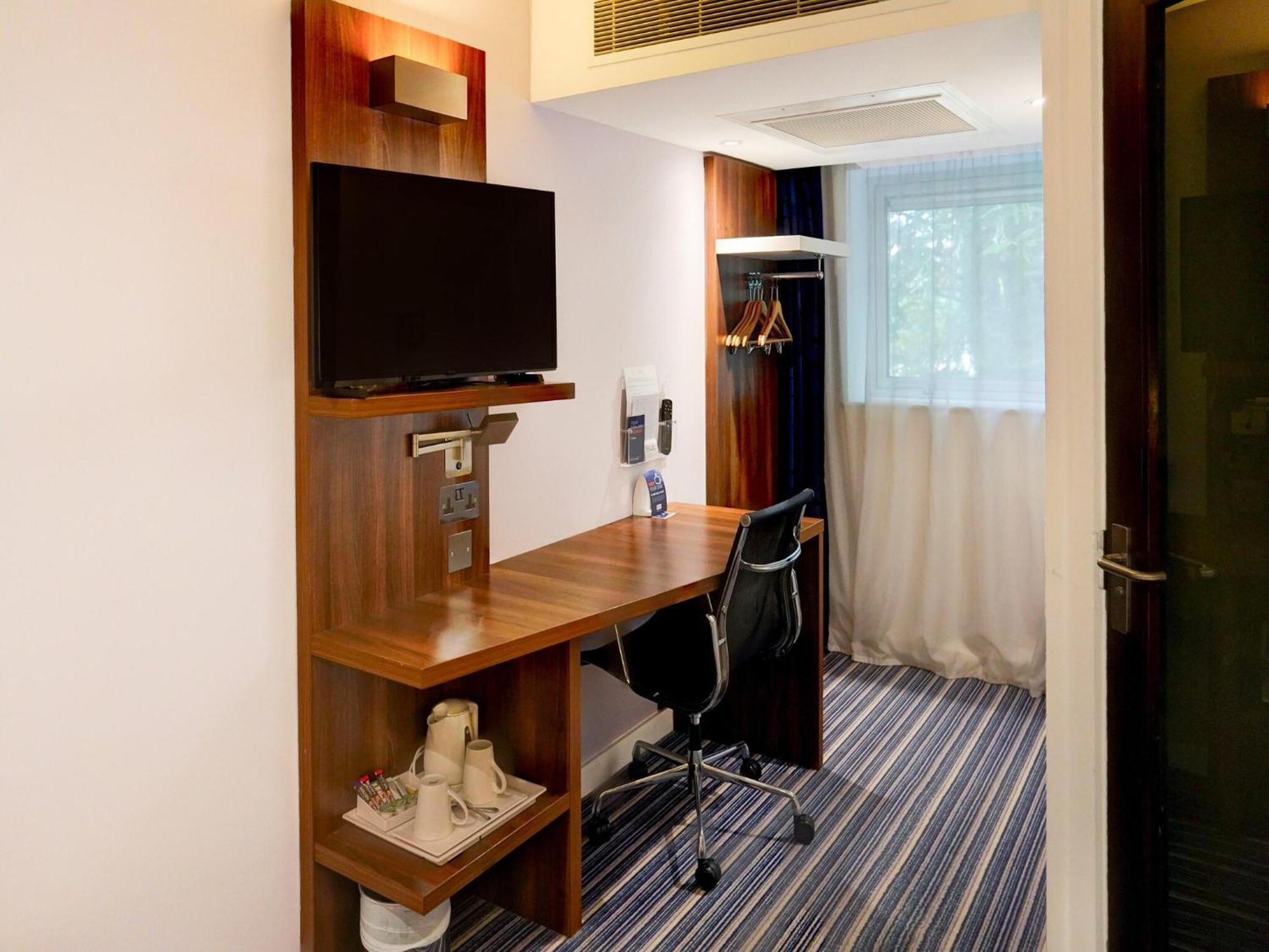 Belvilla Crewe Centre Family 4 Apartment