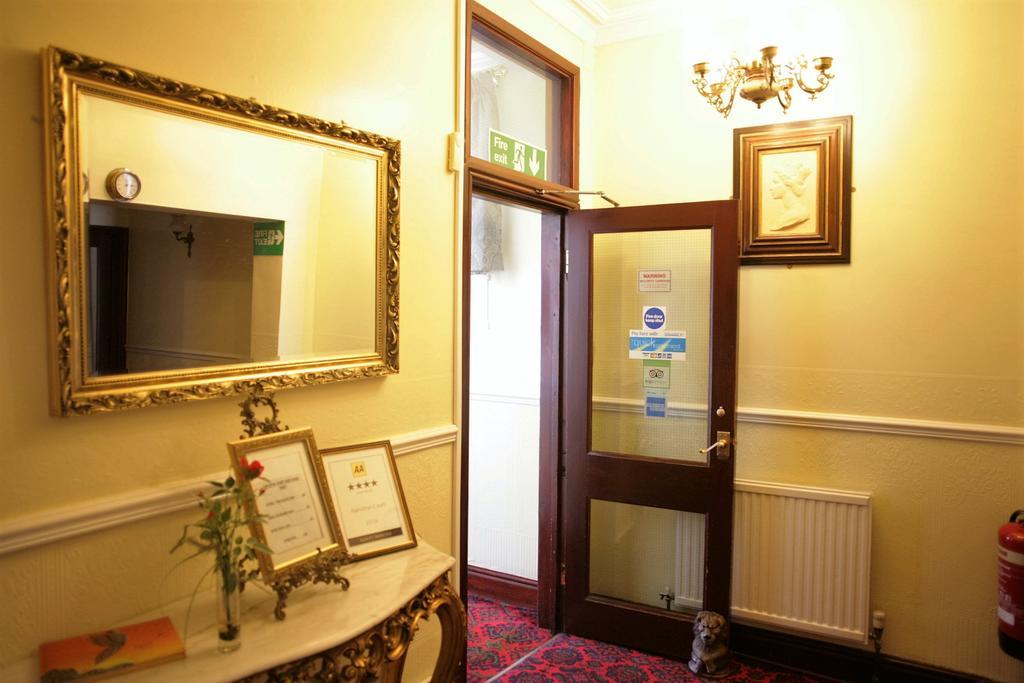 Hamilton Court 4*