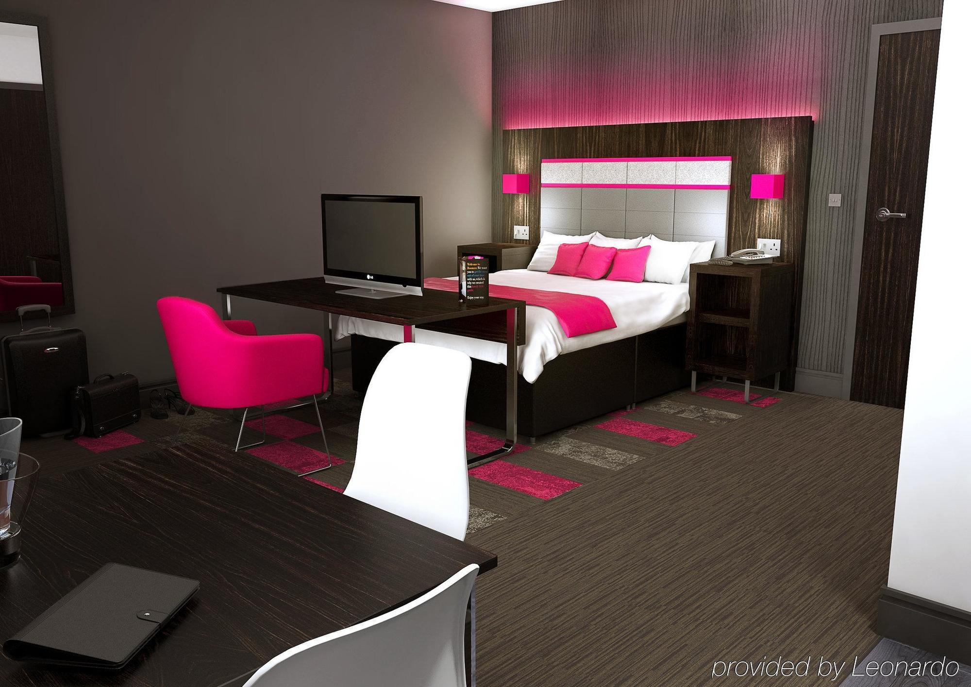 Roomzzz Aparthotel 4*