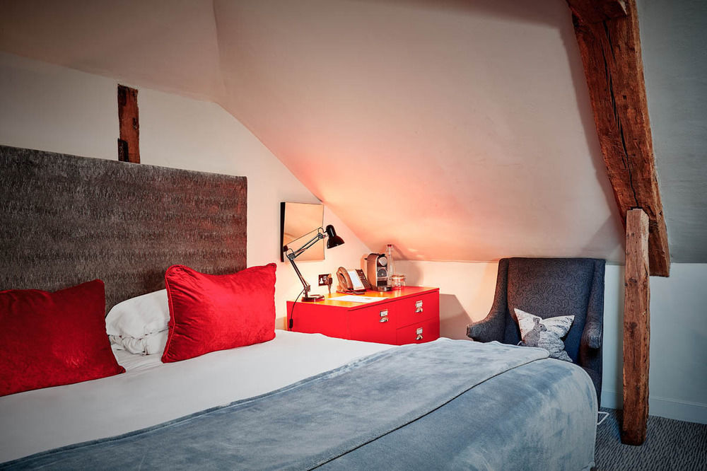 Oddfellows & 4*
