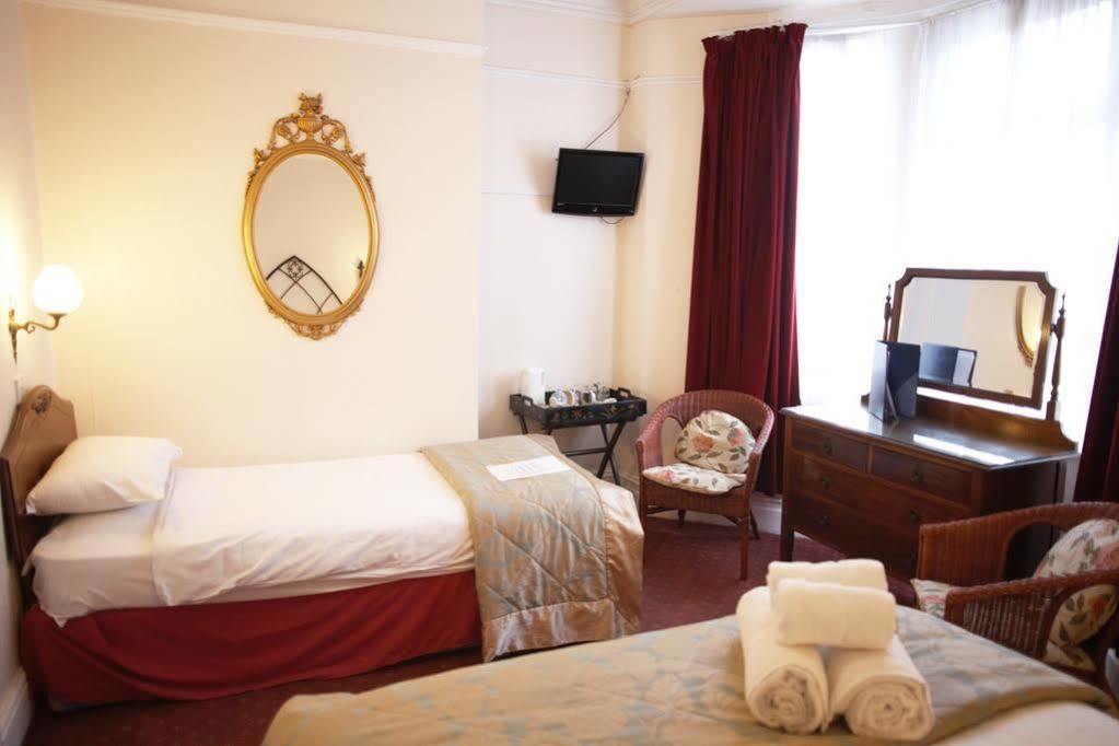 Hamilton Court 4*