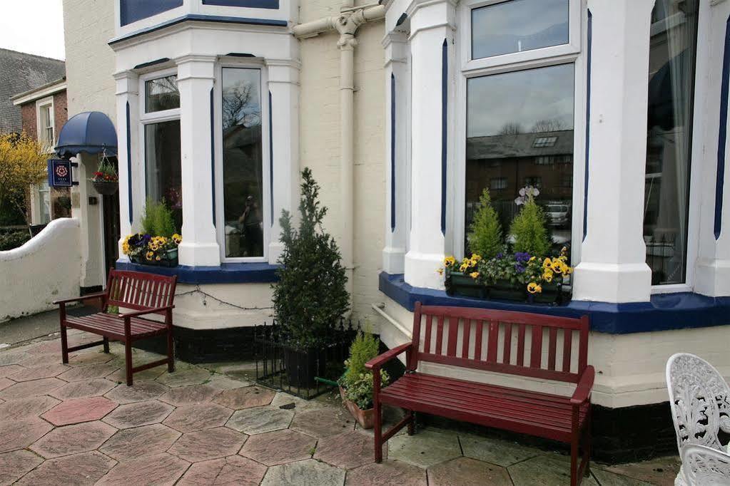 Hamilton Court Hotel 4*