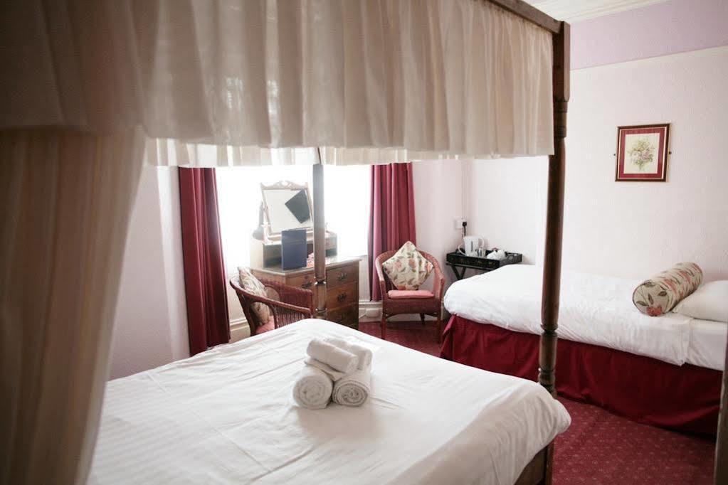 Hotel Hamilton Court 4*