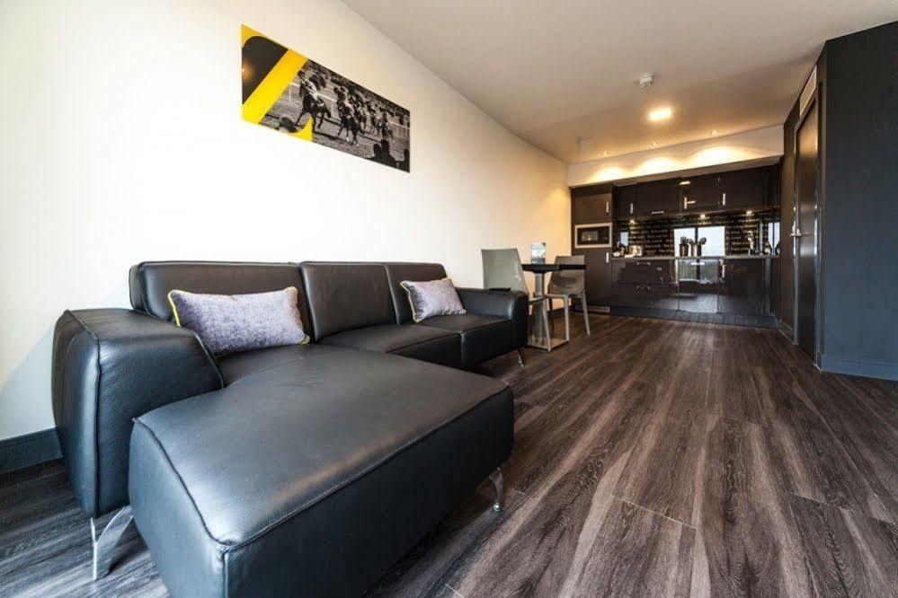 Roomzzz 4* Chester
