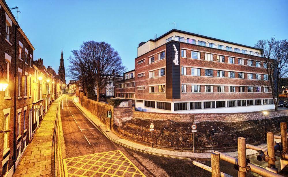 Roomzzz Aparthotel 4*