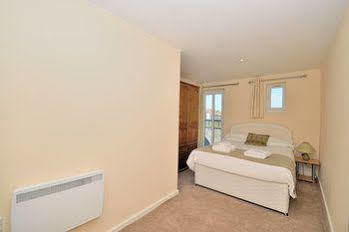 Racecourse Serviced Hotel