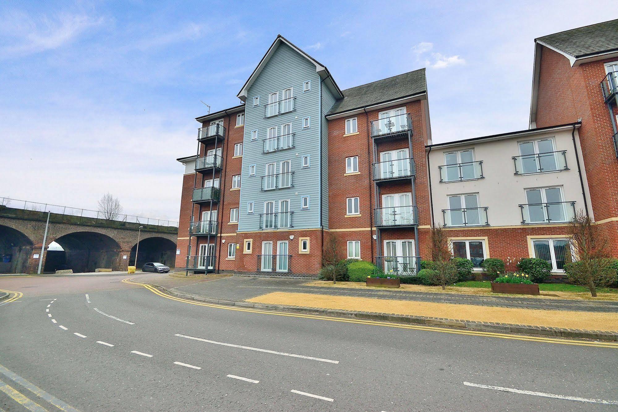 Racecourse Serviced 4*