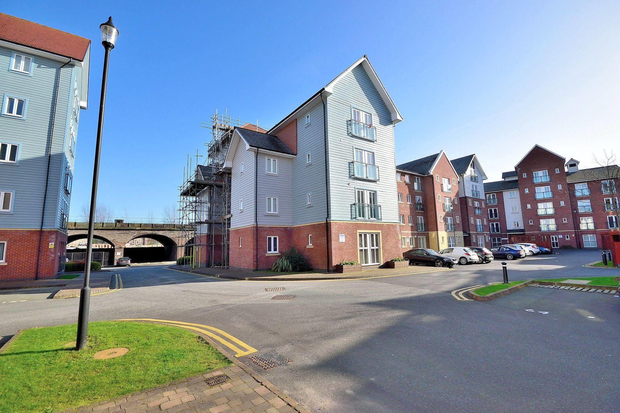 Racecourse Serviced Hotel
