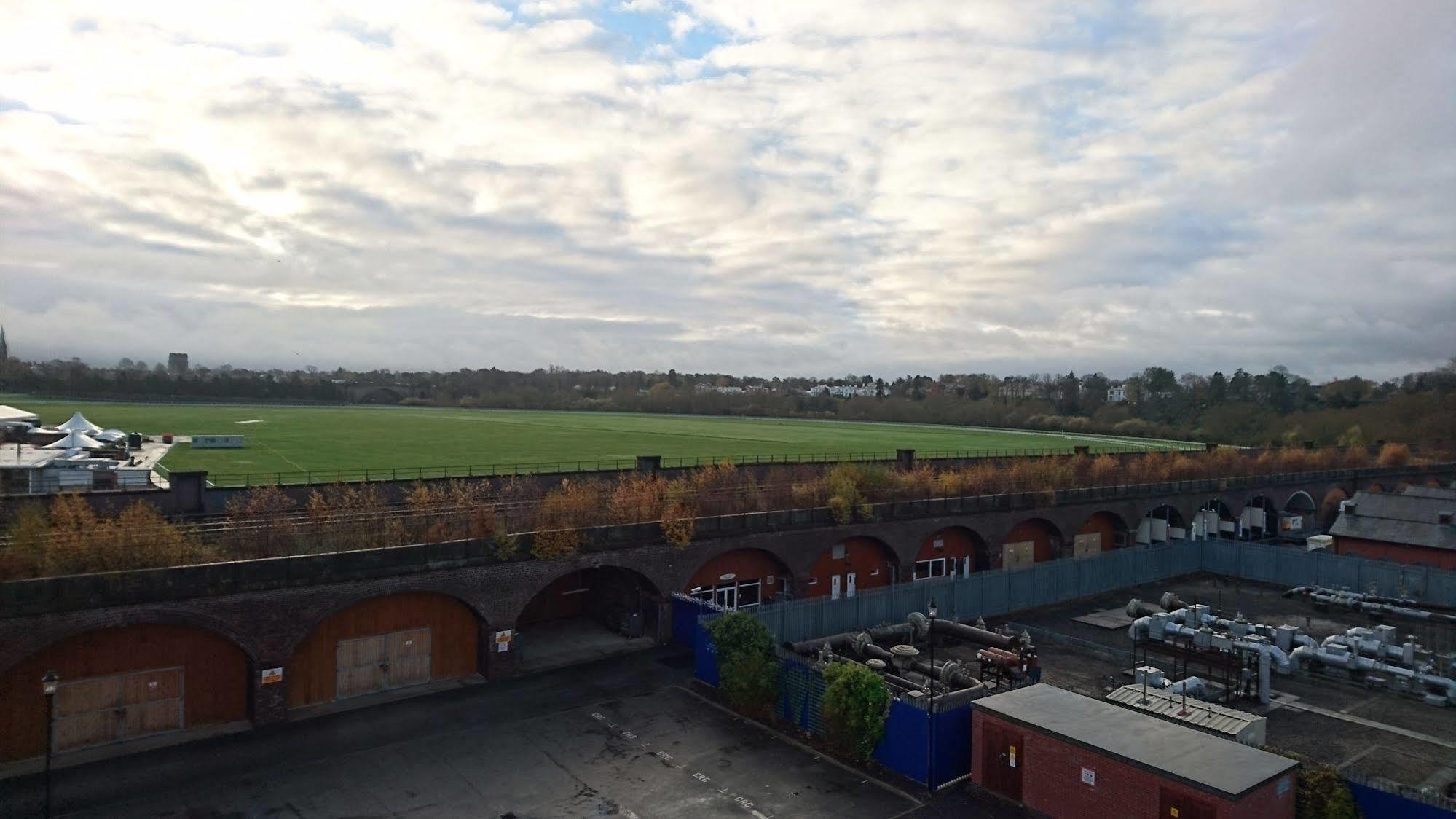 Racecourse Serviced 4* Chester