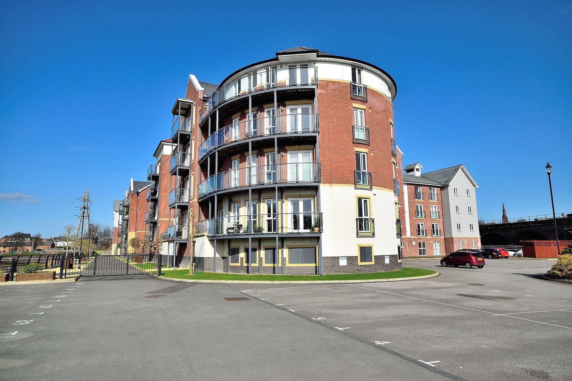 Racecourse Serviced Hotel 4*
