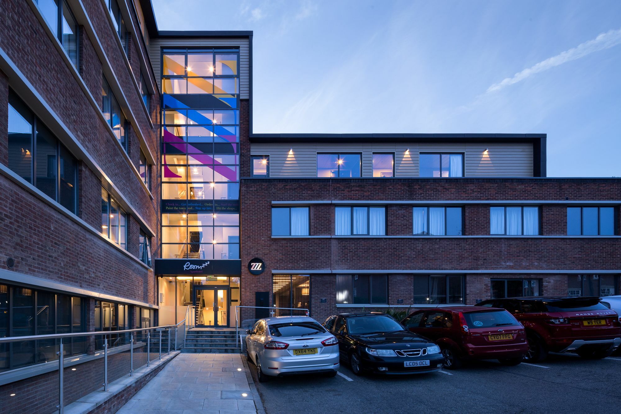 Roomzzz Aparthotel Chester