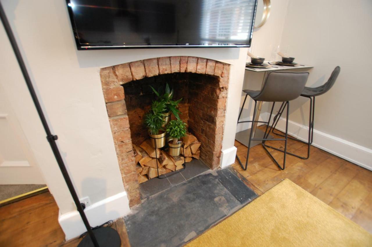 Modern One Bed Apartment, By Kipz Centre - Amazing Location & Quiet! * Chester