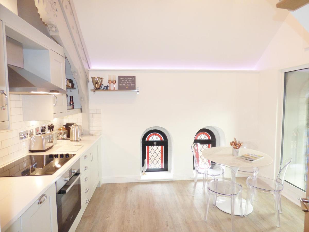 1 Chapel Place *