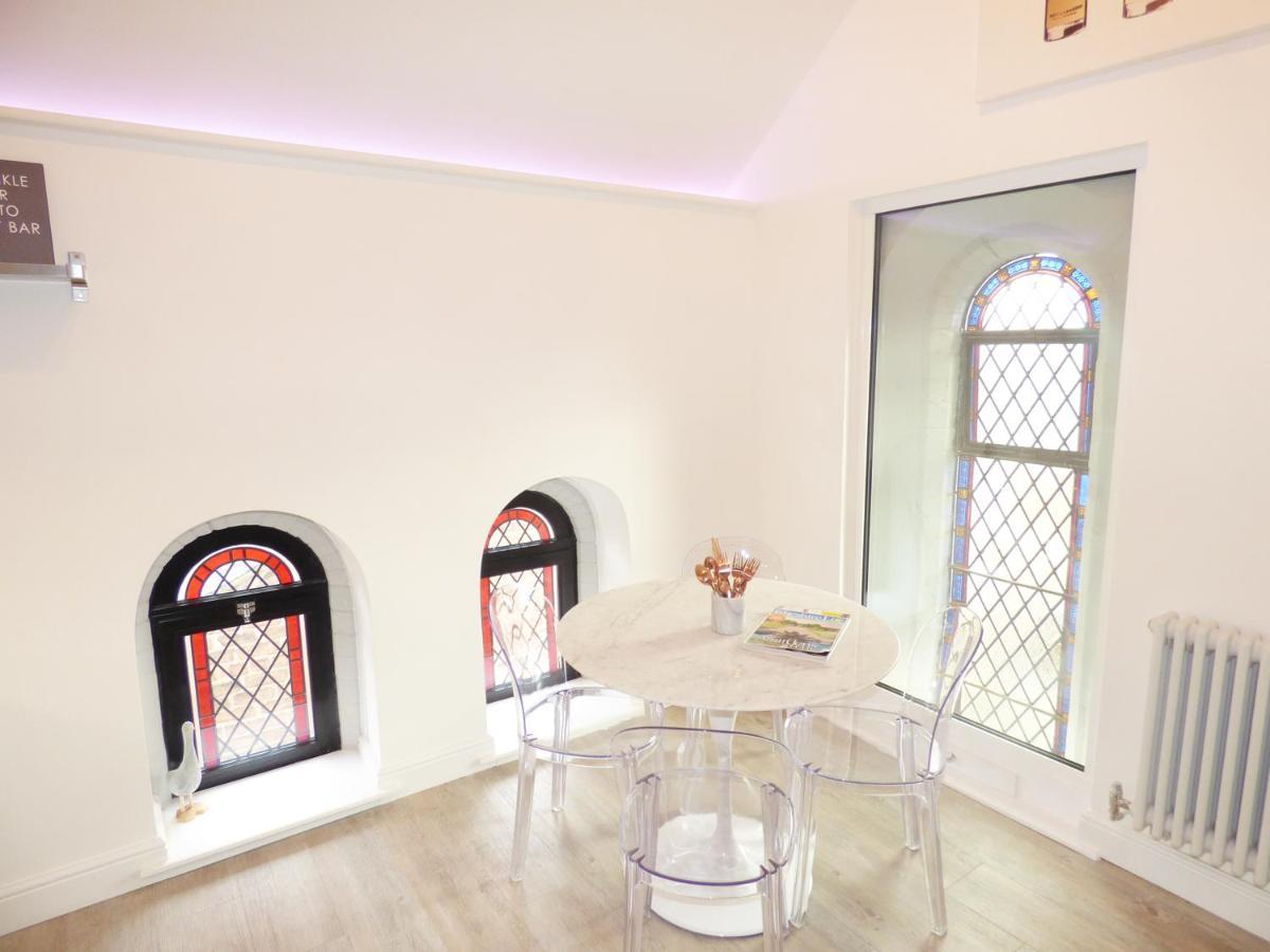 1 Chapel Place * Chester