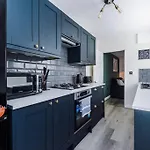 Central Town House Perfect For City Leisure Breaks