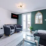 Central Town House Perfect For City Leisure Breaks
